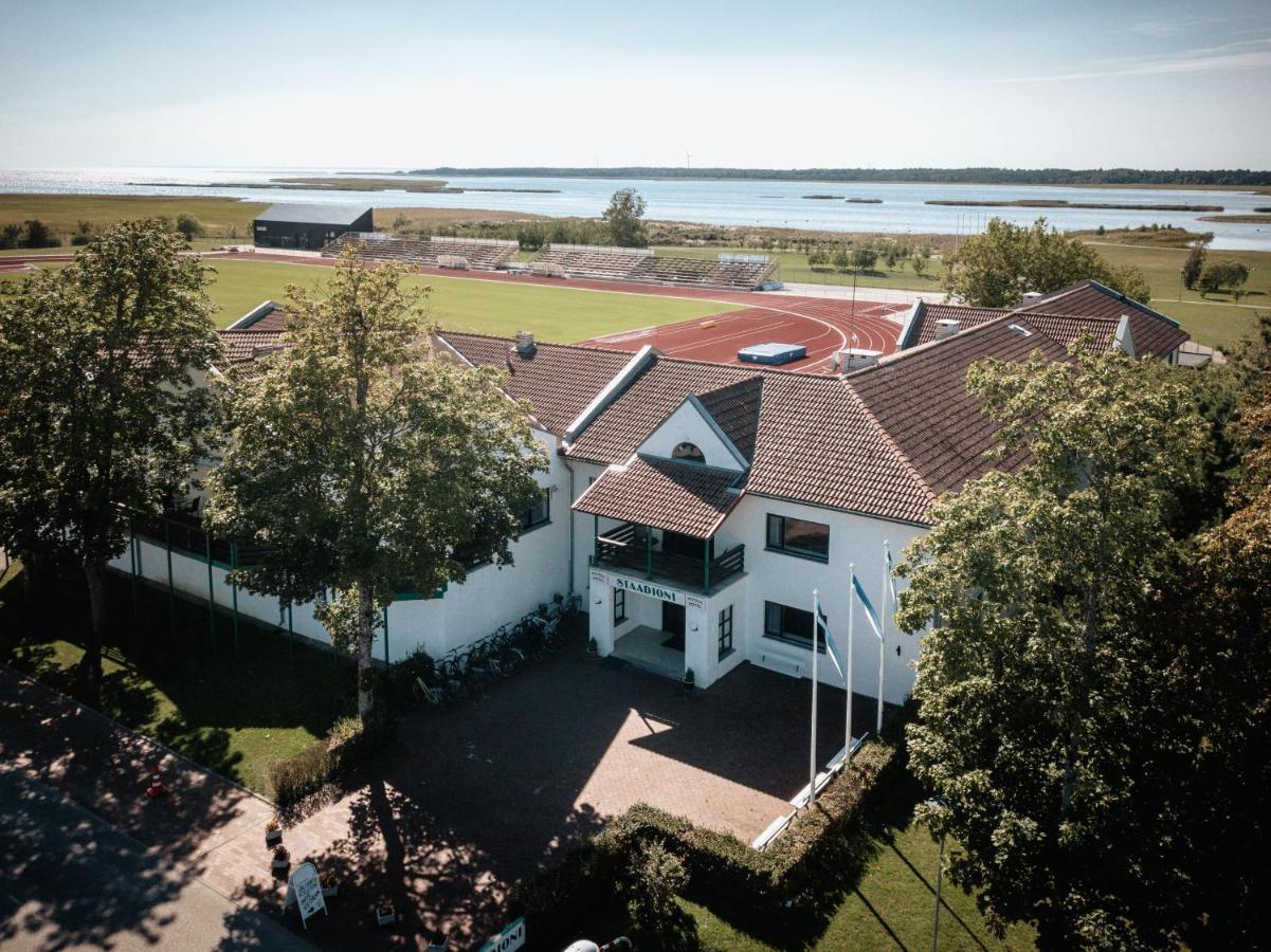 Staadioni Hotel Kuressaare Exterior photo