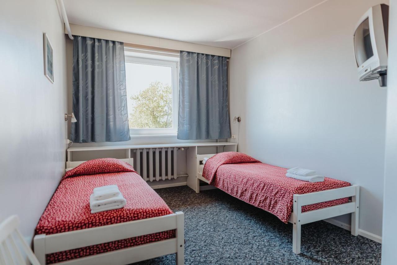 Staadioni Hotel Kuressaare Exterior photo