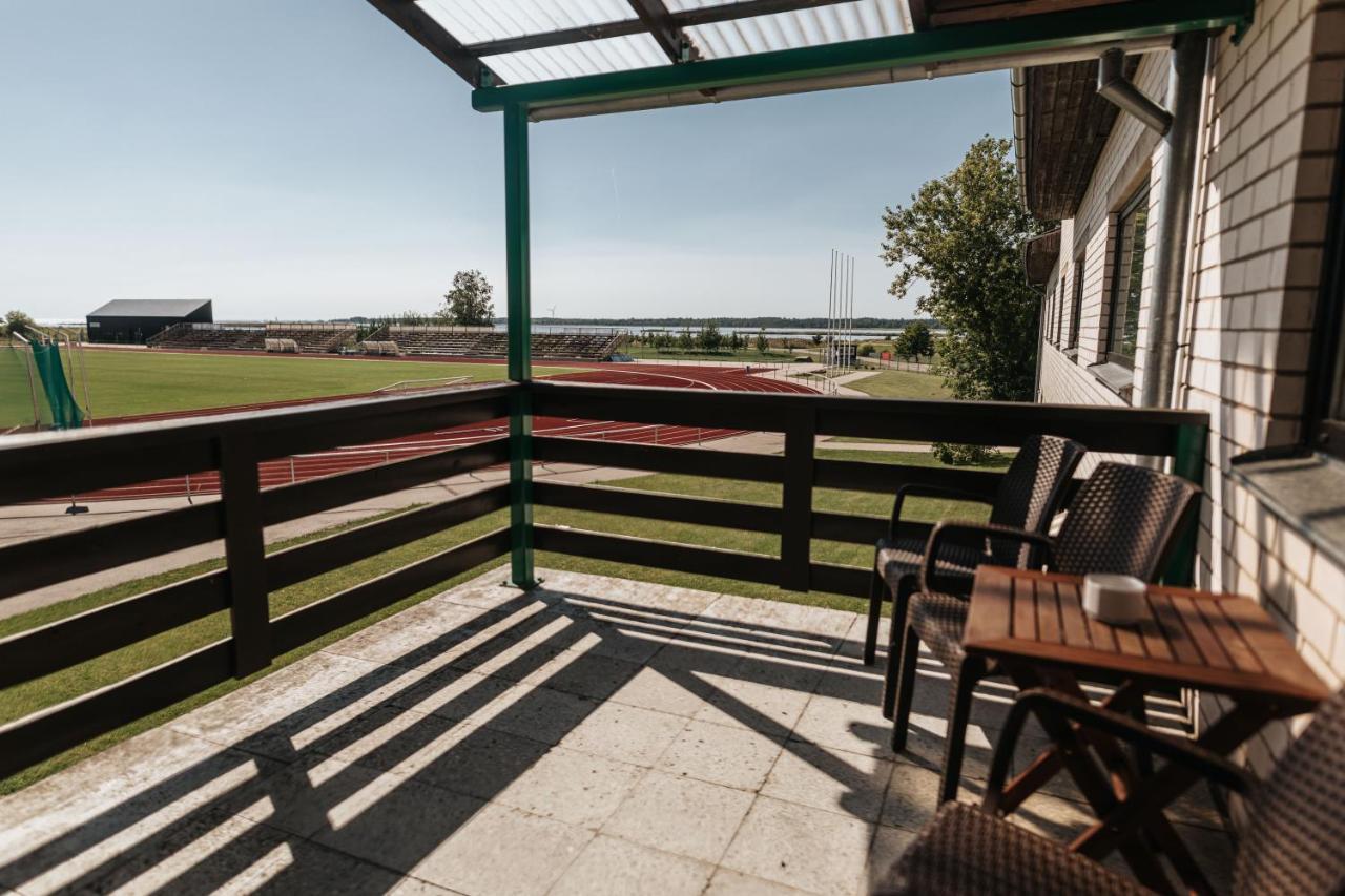 Staadioni Hotel Kuressaare Exterior photo